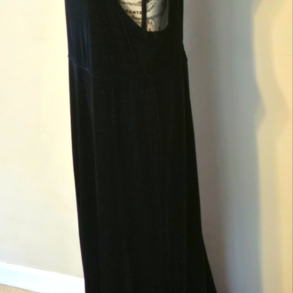 DARKEST EMERALD GREEN LINED DRESS!! FEELS LIKE CRUSHED VELVET 😍 - Picture 8 of 12